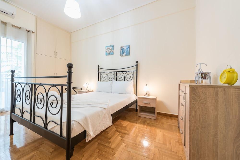 Elegant Home In Quiet Street By Cloudkeys Атина Екстериор снимка