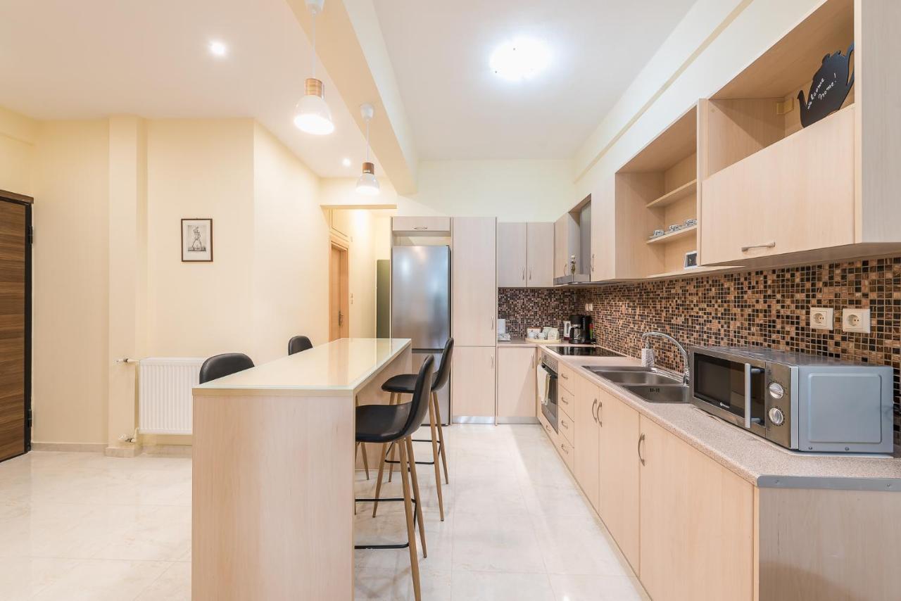 Elegant Home In Quiet Street By Cloudkeys Атина Екстериор снимка